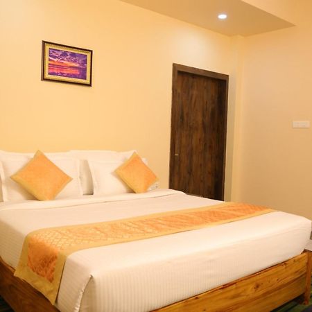 Goroomgo Silicon Residency Puri Near Sea Beach & Temple - Luxurious Room - Lift And Parking Facilities - Best Seller Exterior photo